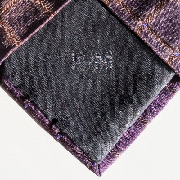 Hugo Boss Geometric Print Silk Tie - Dark plum color with blue dots - Made in It - Picture 5 of 8